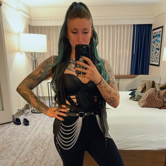 Meet your posher, Carissa - Picture 1 of 8